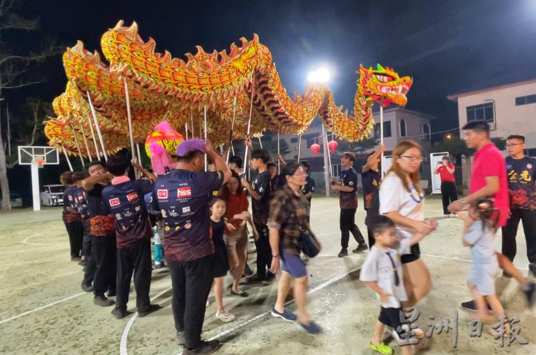 **已签发**柔：头条之一：皇城新春晚会现璀璨金龙，气势磅礴