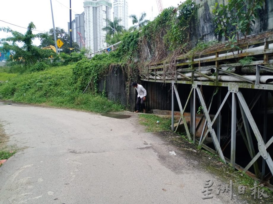 **已签发**柔:封面:【特稿】:宣传不足又路况糟,玻璃兴都庙变游客“探险之旅”