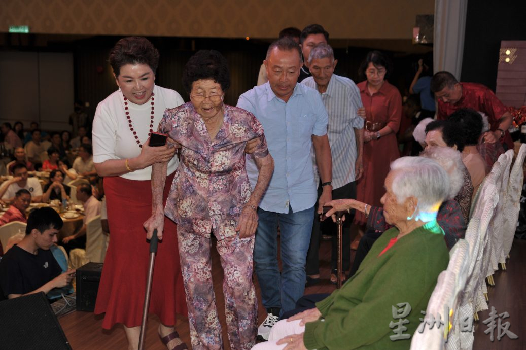 **已签发**柔：封面：麻松鹤之夜圆满落幕 199老宝宝享天伦乐