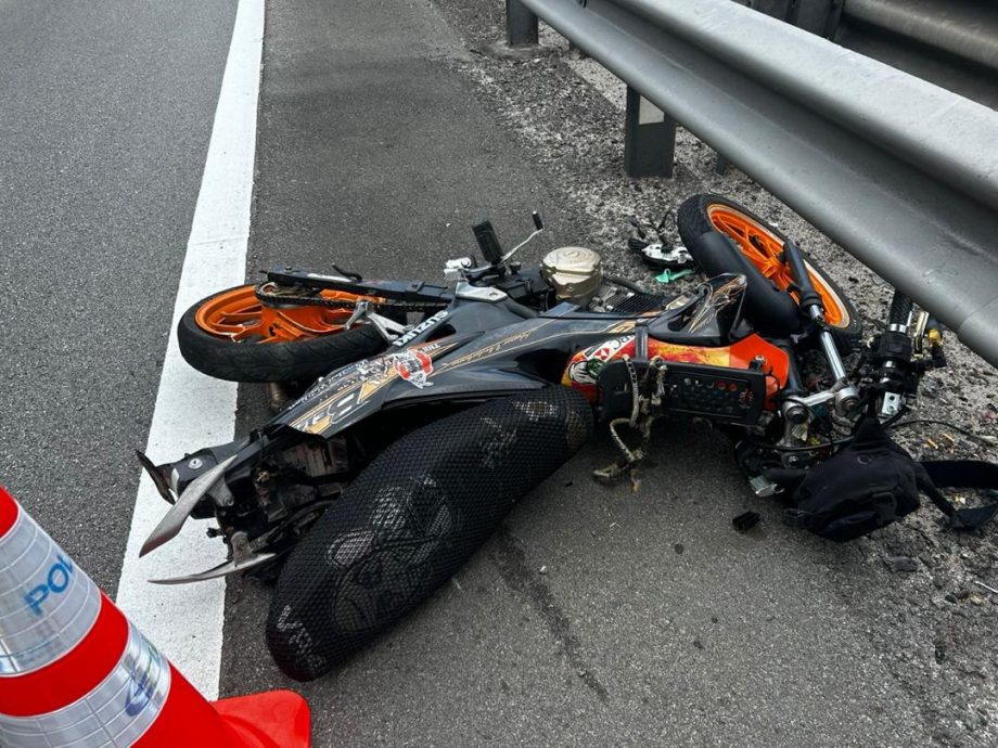 **已签发**柔:疑失控撞上分界堤,逾期驾照骑士当场毙命