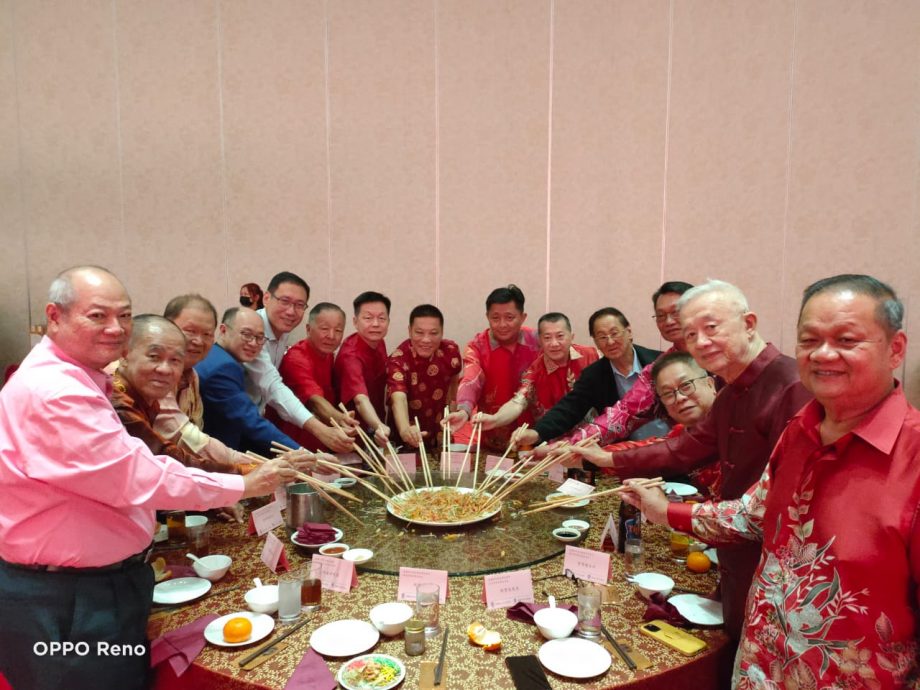 **已签发**柔:社团版次头:谢华隆:人民须精明消费 厂商要严控成本