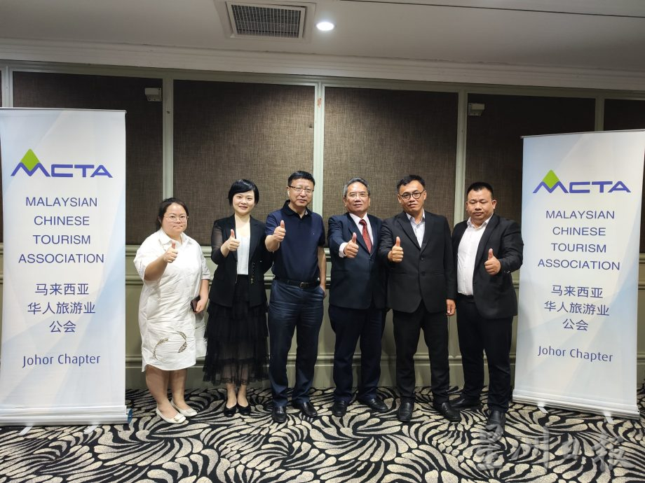 **已签发**柔:第三版头条:新山直飞海南海口包机服务424启航