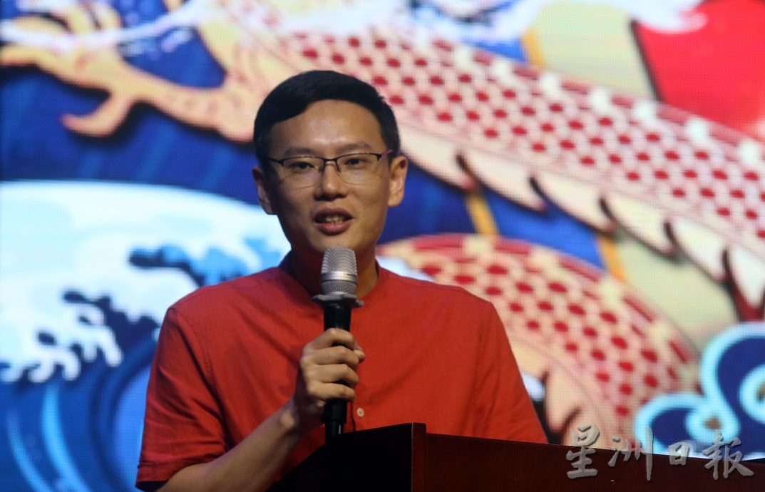 **已签发**柔:第三版头条:轻快铁或快捷巴士川行新山? 李廷汉:最迟6月公布