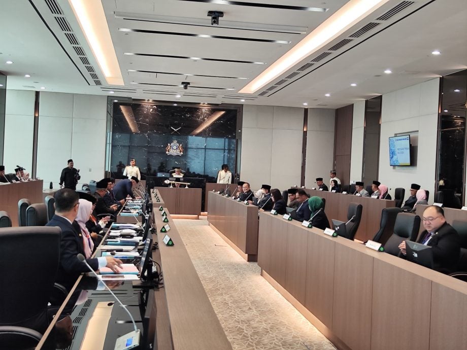 **已签发**柔:第三版次头:新山市长:暂时涷结SPA及按摩中心执照申请,直至新指南出炉