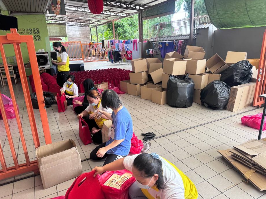 **已签发**柔:第二版头条:【特稿】:经济不景?春节探访收容中心反应冷清