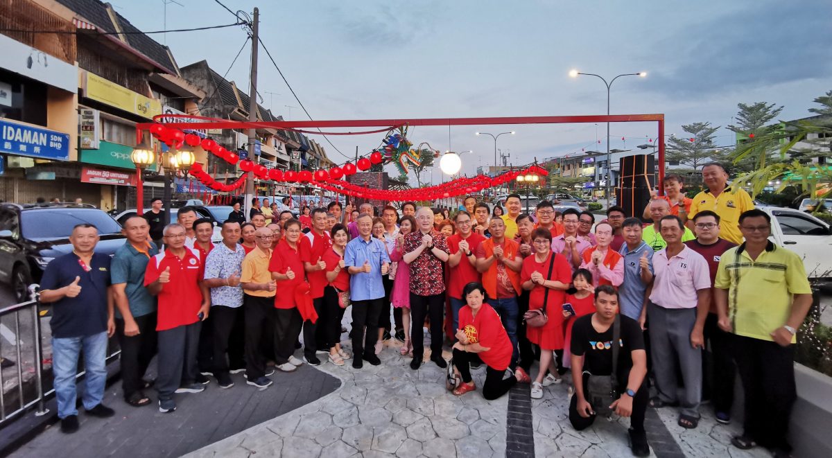 **已签发**柔:第二版头条:永平走廊环保祥龙及388灯笼亮灯,大街越夜越美丽