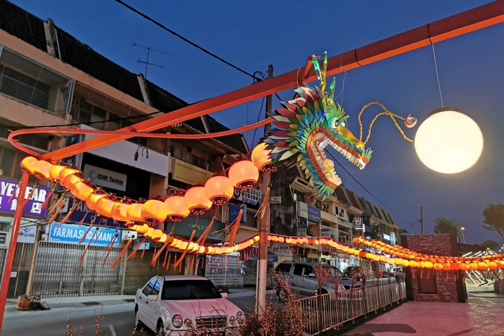 **已签发**柔:第二版头条:永平走廊环保祥龙及388灯笼亮灯,大街越夜越美丽