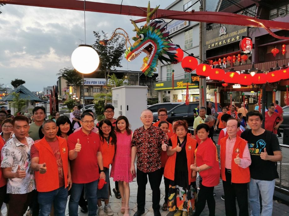 **已签发**柔:第二版头条:永平走廊环保祥龙及388灯笼亮灯,大街越夜越美丽