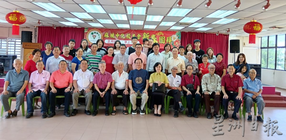 **已签发**柔:麻坡中化董事长徐景贤:今年不调整学费