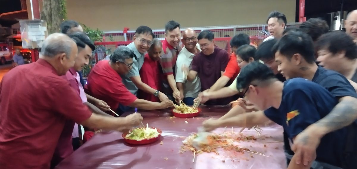 巴占义务消防队团拜 与居民同庆新年