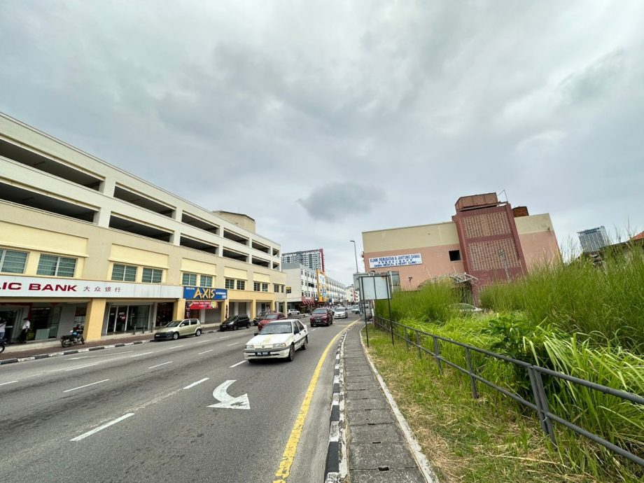 市区空地荒废滋生草木 刘志俍:应确保业主定期清理