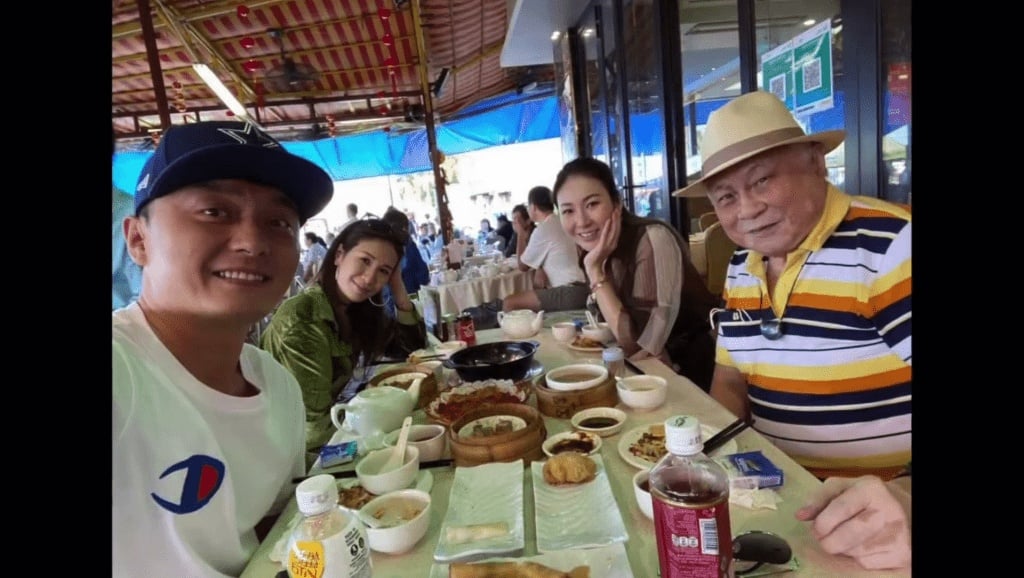 庄思敏父亲逝世1周年 坟前拜祭准备榴梿山竹