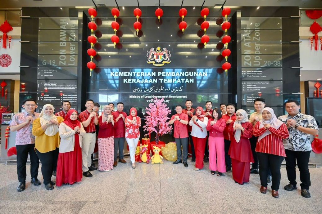 房地部大楼今日换上新春佳节装饰