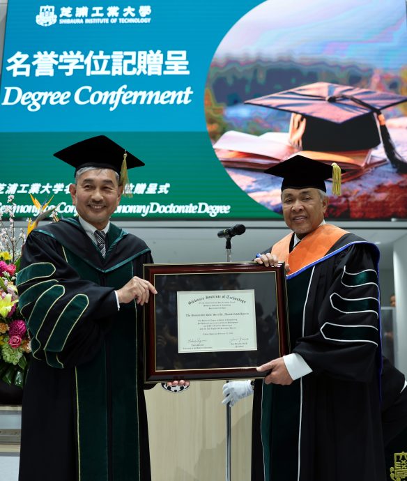 扎希获颁芝浦工大工程荣誉博士学位