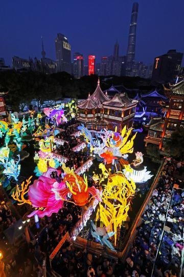 拼盘 多图 未签 ∕ 上海豫园灯会演绎《山海经》　游人沈浸海市蜃楼