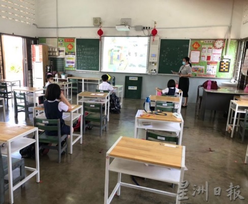教育部:委6315非教育大学毕业生教育服务官 解决师资短缺