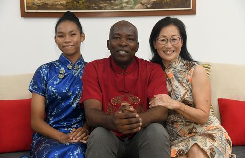 新年特稿/异国夫妻庆新年