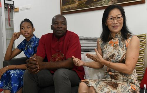 新年特稿/异国夫妻庆新年