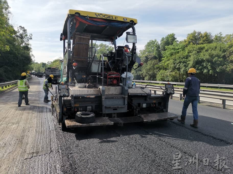 新邦波赖南下务边路段铺路 PLUS促驾驶者留意