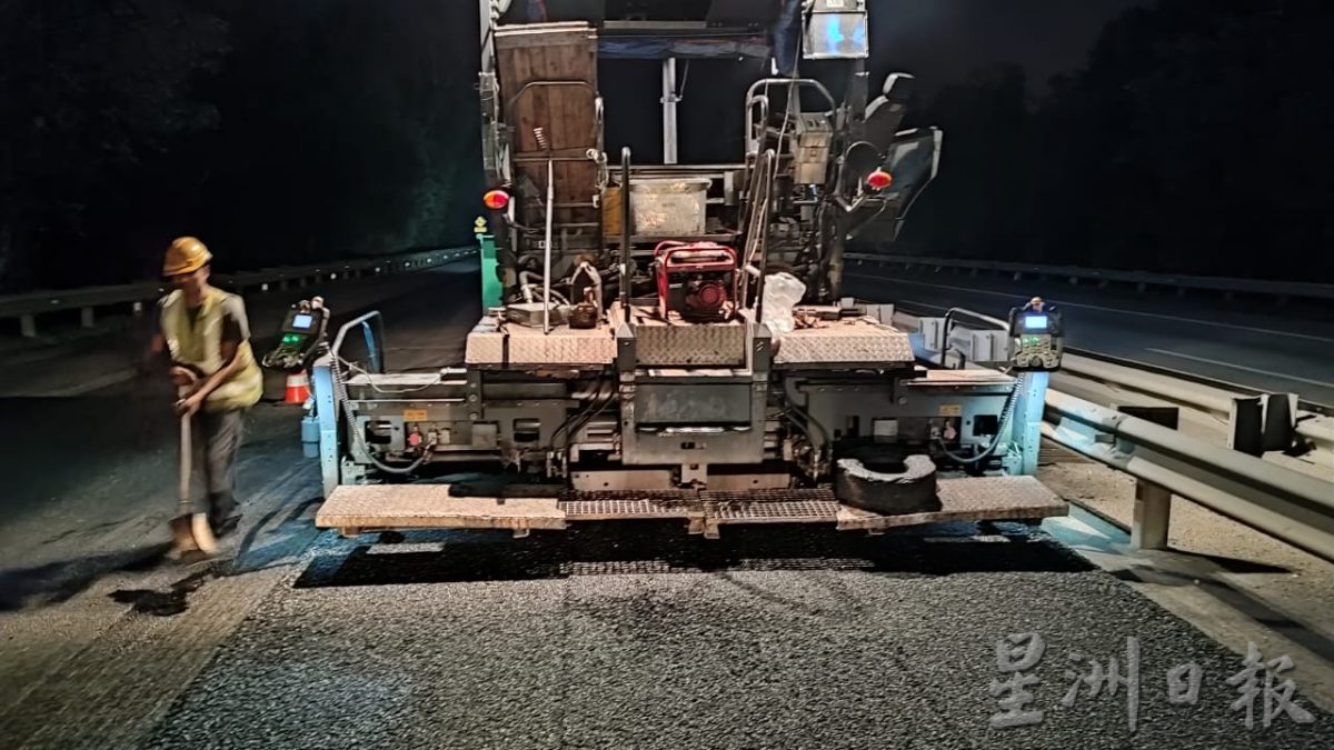 新邦波赖南下务边路段铺路 PLUS促驾驶者留意