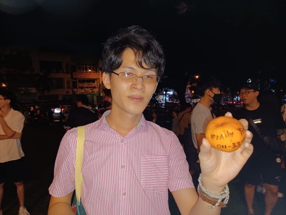 早报头-大都会/元宵节雨夜,数千民众在蕉赖皇冠城乐翻天/12图