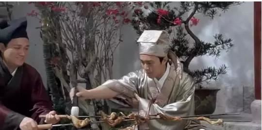 星爷电影频现吃鸡翼桥段 好笑背后原因让人催泪