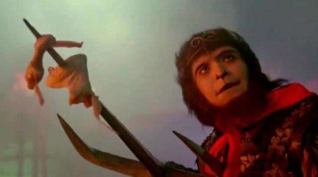 星爷电影频现吃鸡翼桥段 好笑背后原因让人催泪