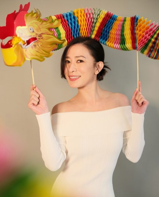 春晚搭钧甯与刘涛合唱 佘诗曼被跪求开演唱会