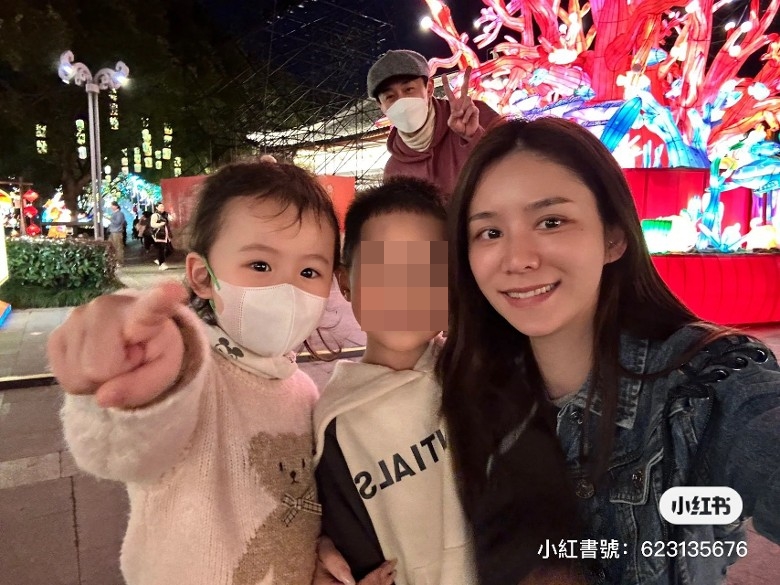 晒出游照酸民围攻 林峰被嫌老张馨月泳装挨嘲