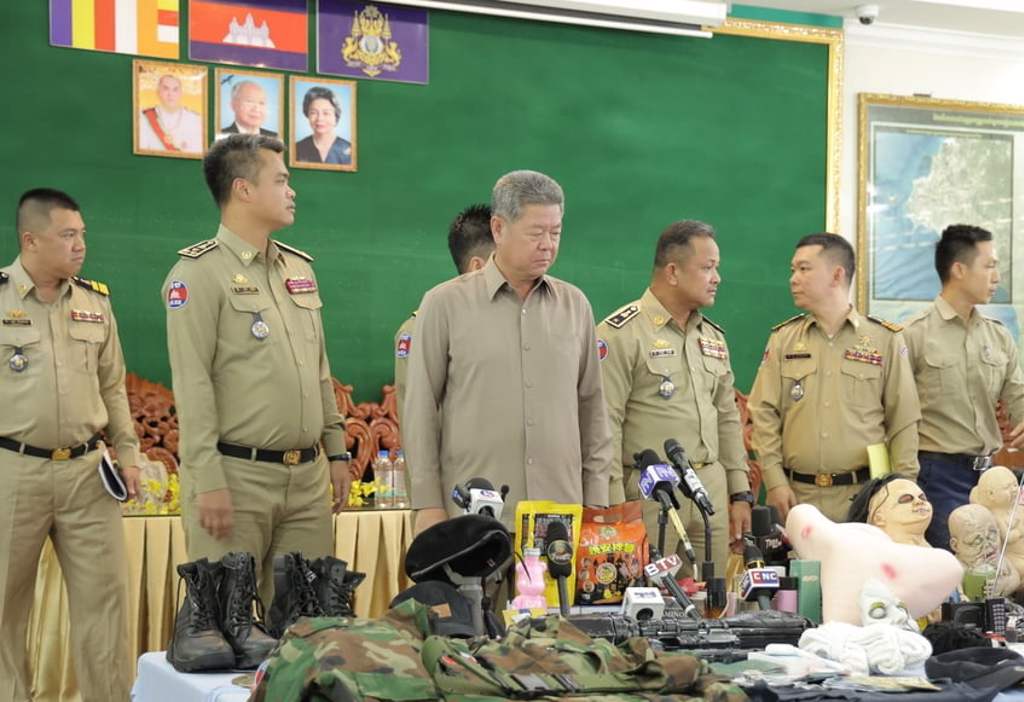 晚安小鸡下跪道歉无用！柬埔寨省长怒了：刑满才驱逐出境