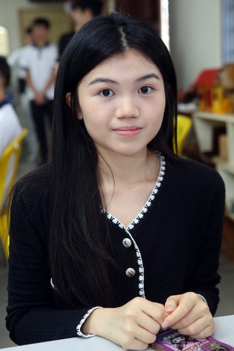 暖势力/全国/逾30位大学生走入社区 为独居老人打扫房屋