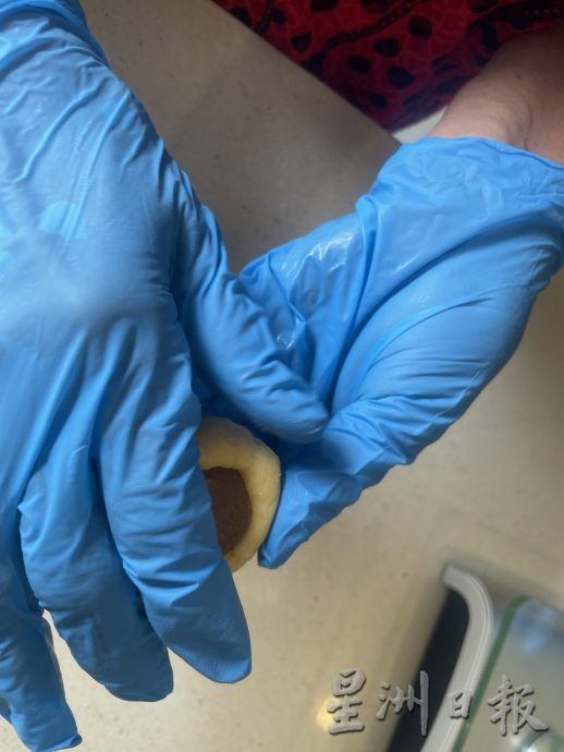 制年饼妇女行善故事