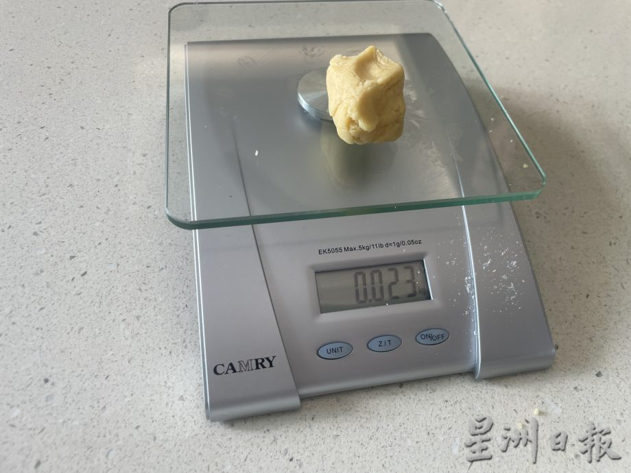 制年饼妇女行善故事