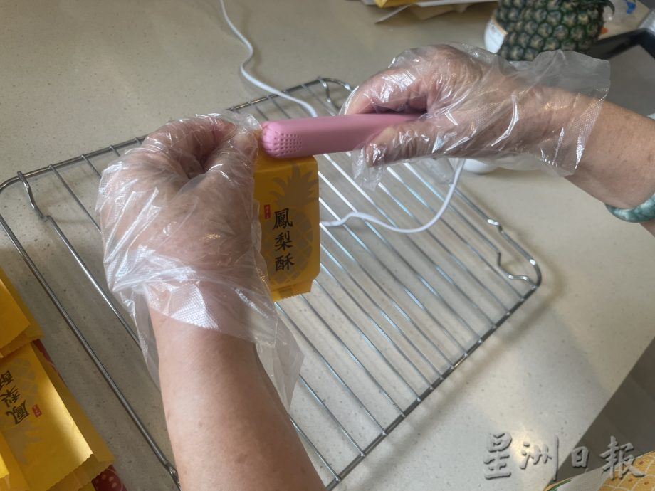 制年饼妇女行善故事