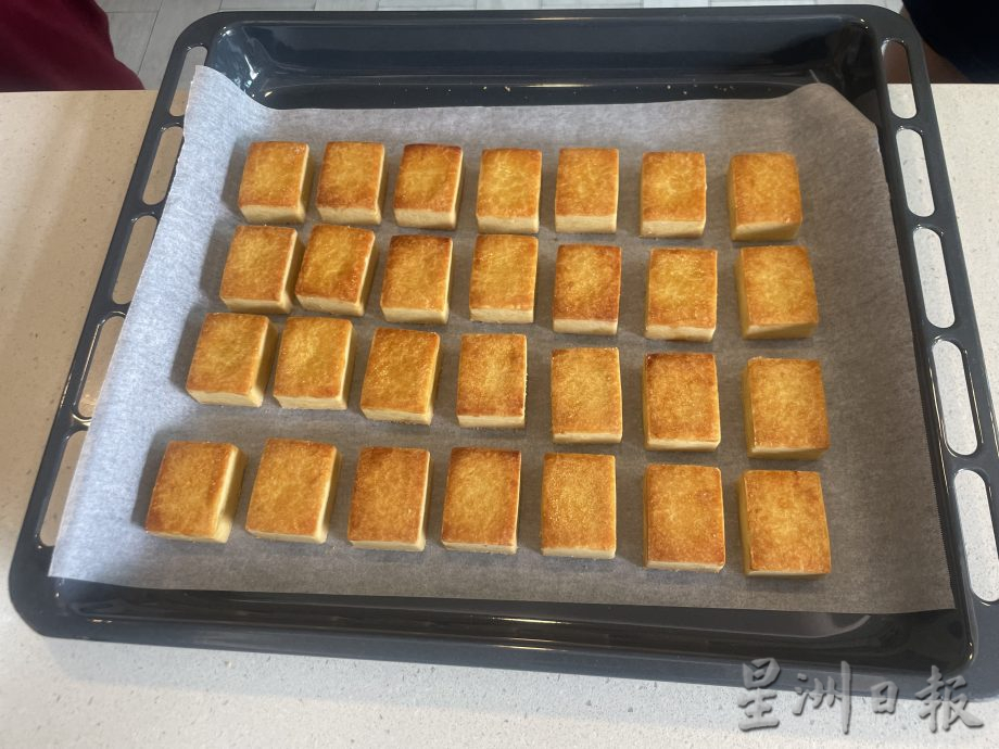 制年饼妇女行善故事