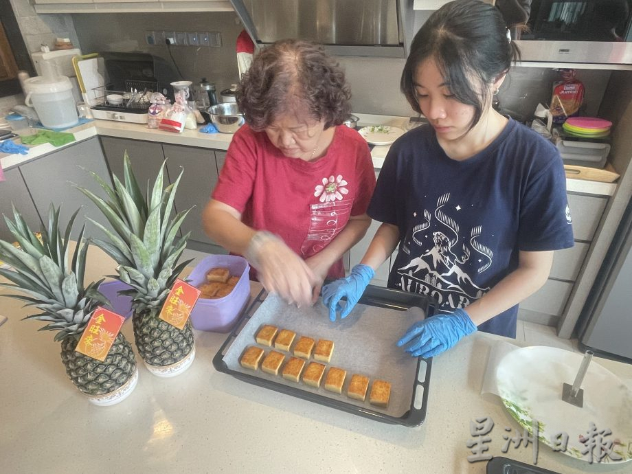 制年饼妇女行善故事