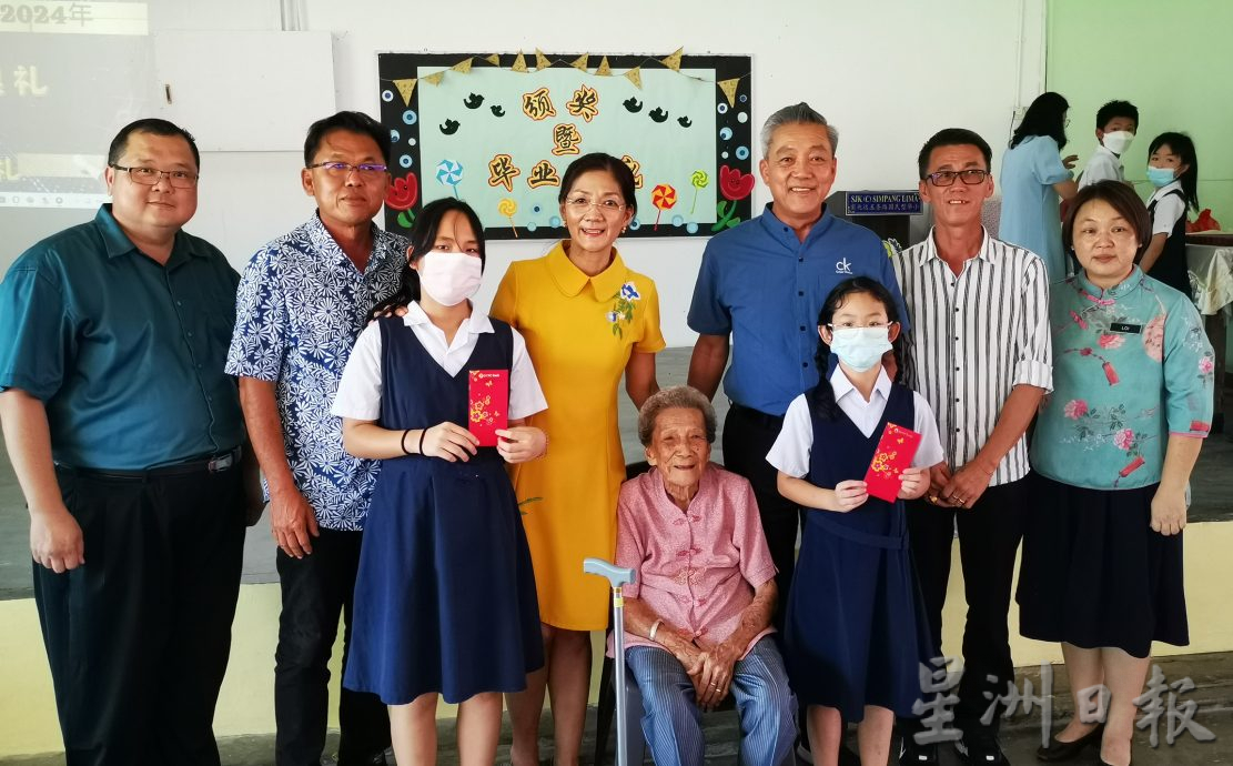 儿女尽孝 设教育基金传承父母的教育改变人生理念