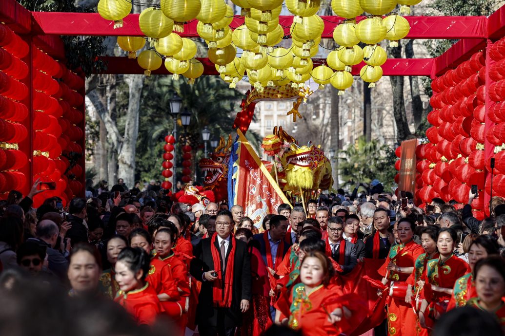 最长春节假期收官：中外游客“双向奔赴”，出境游创4年峰值