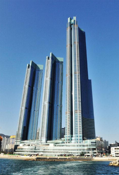 未经许可在摩天大楼跳伞  韩国釜山搜寻两外国人