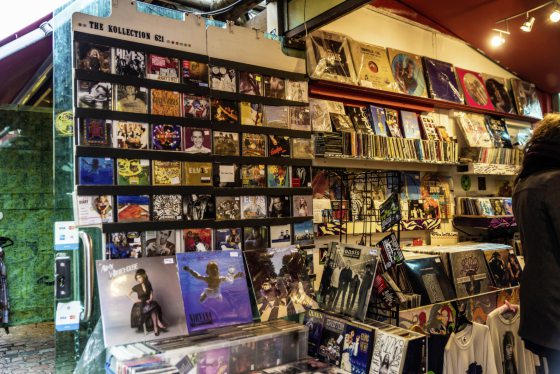 林佚／谁不曾买过盗版碟？