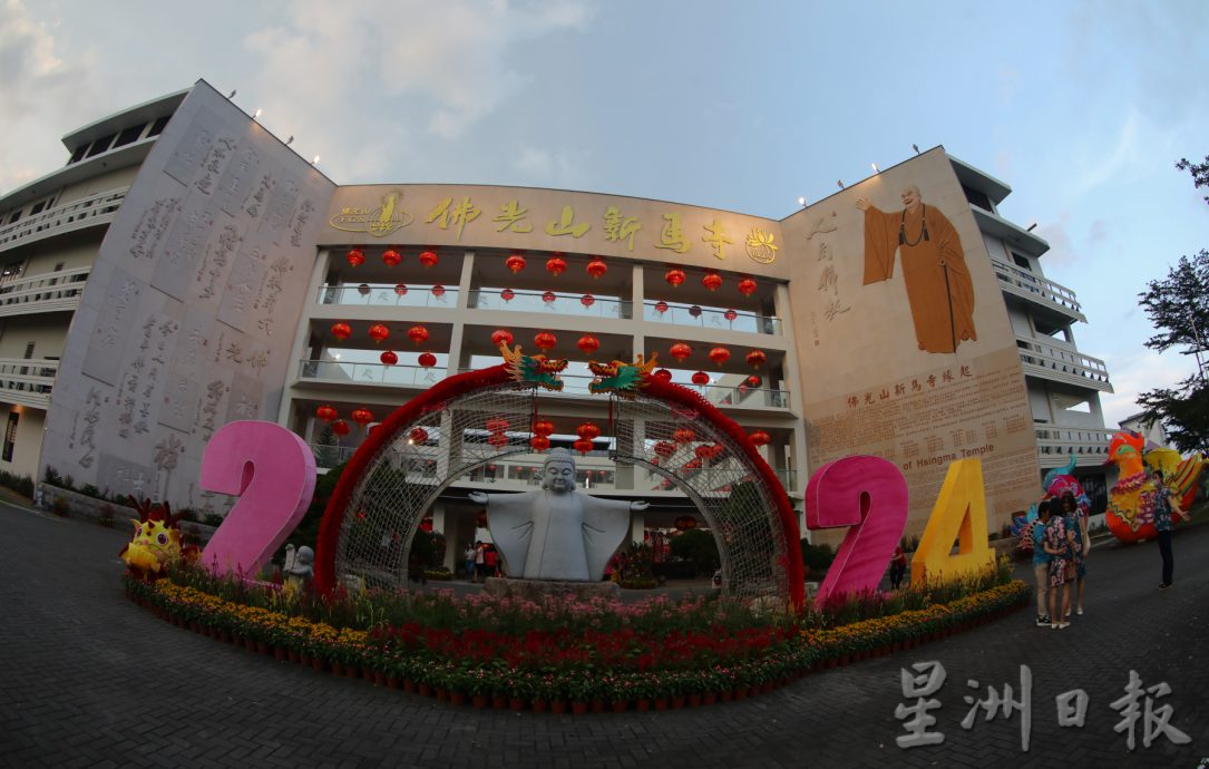 柔: 新马寺新春平安灯会 打造卡通侏罗纪公园 呆萌可爱