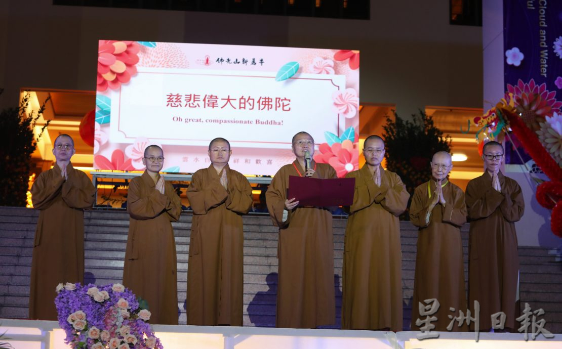 柔： 新马寺新春平安灯会  打造卡通侏罗纪公园 呆萌可爱