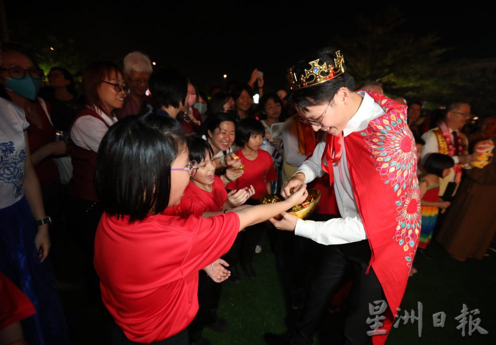 柔： 新马寺新春平安灯会  打造卡通侏罗纪公园 呆萌可爱