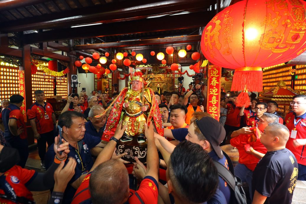 柔: 请神上轿 绑神轿 各帮错开疏散人潮