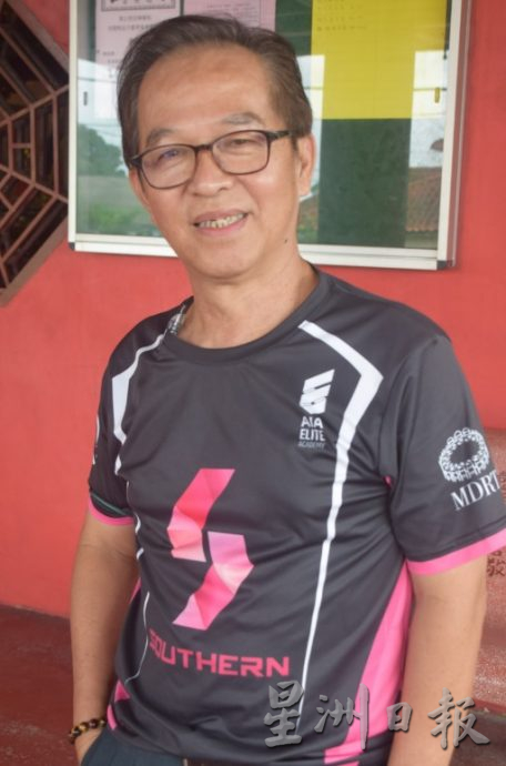 柔:【民生特工队】: 焦点地区:避兰东新村 避交通灯抄捷径 路窄车多 扰民