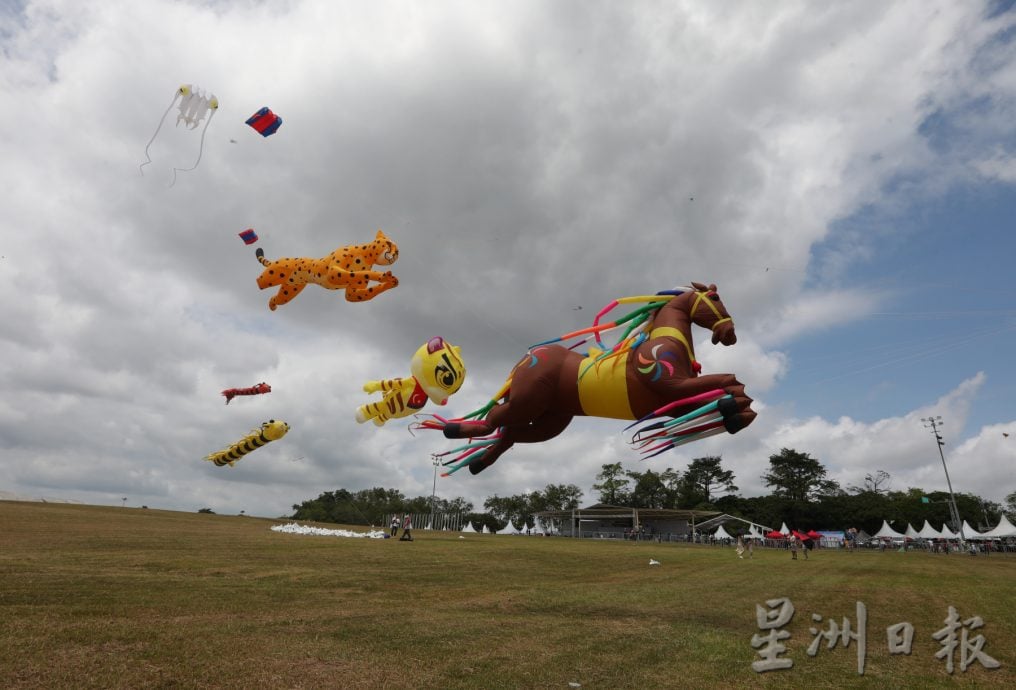 柔:【特稿】: 国际风筝节登场 各国选手28日“运动风筝”竞技