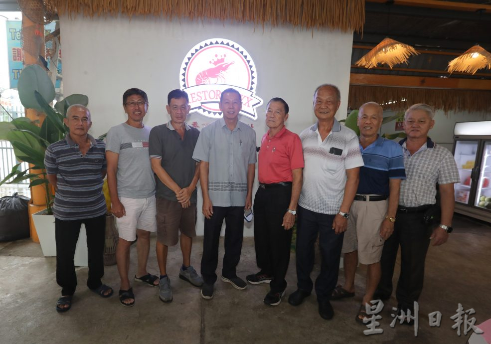 柔:【这些人那些事】: 发展洪流渔村味变调 直落爪哇人情味依旧