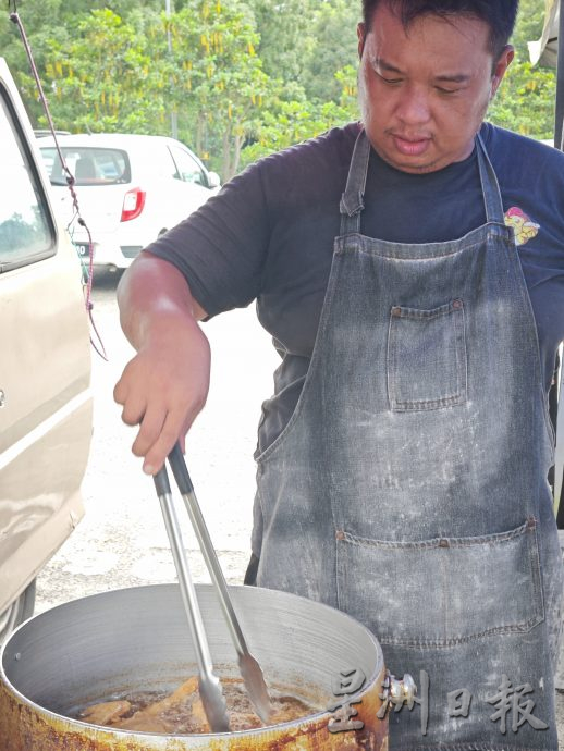柔:【食客指路】(24/2见报)高人气蓝色椰浆饭和脆皮爆汁童子鸡,就隐身在高雅花园商业街区!