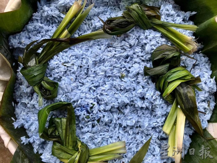 柔:【食客指路】(24/2见报)高人气蓝色椰浆饭和脆皮爆汁童子鸡,就隐身在高雅花园商业街区!