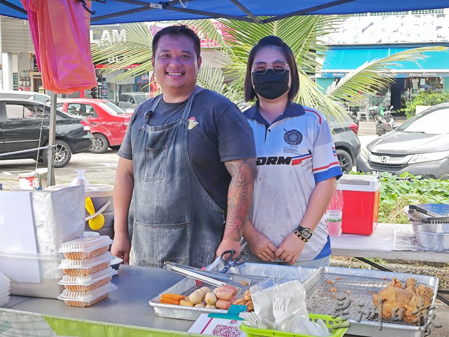 柔：【食客指路】（24/2见报）高人气蓝色椰浆饭和脆皮爆汁童子鸡，就隐身在高雅花园商业街区!